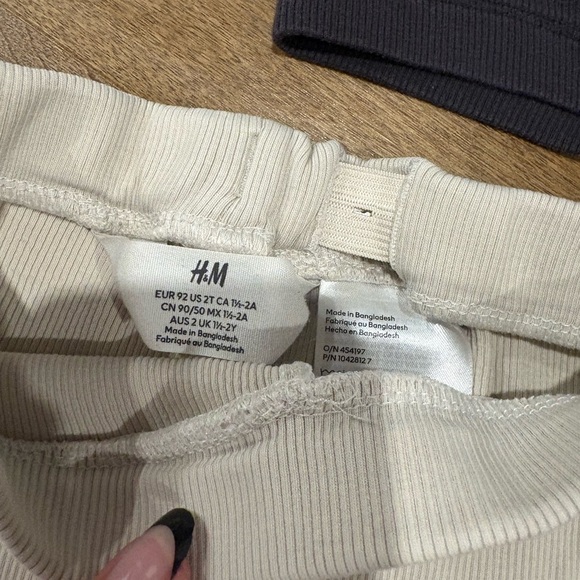 H&M Kids Ribbed Shorts Trio - Black, Cream, Tan - Picture 5 of 7
